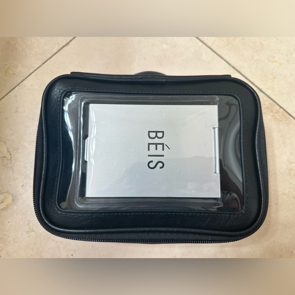 BEIS The On The Go Essential Case in Black - Picture 6 of 11